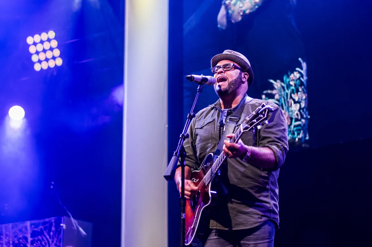 Israel Houghton